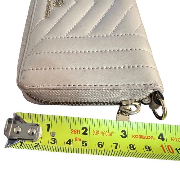 Michael Kors Pale Pink Quilted Leather Wallet - Picture 7 of 9